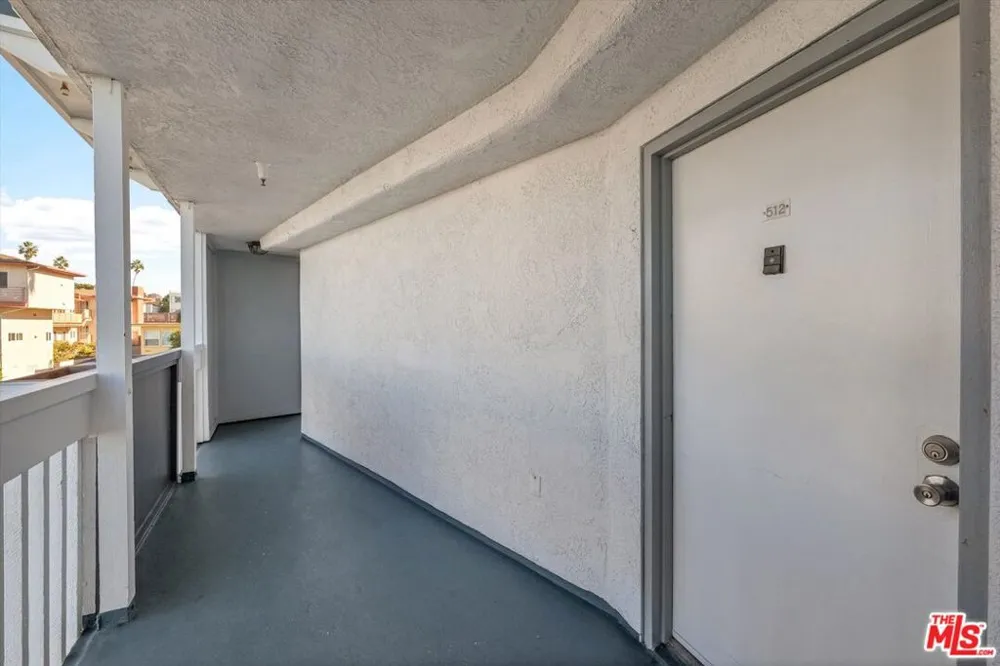 615 Esplanade #512 Redondo Beach, CA 90277