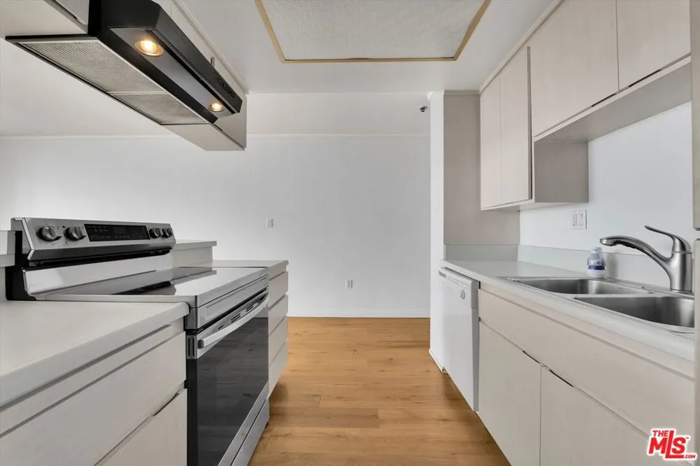 615 Esplanade #512 Redondo Beach, CA 90277