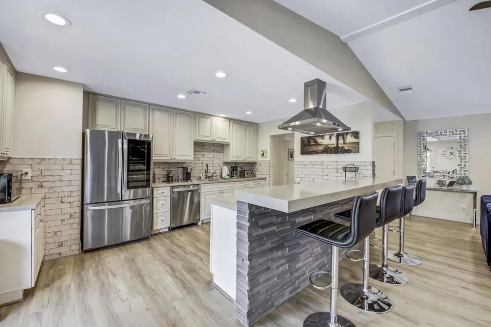 2230 Tamarisk Road Palm Springs, CA 92262