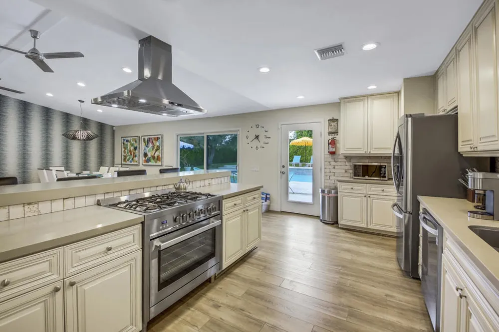 2230 Tamarisk Road Palm Springs, CA 92262