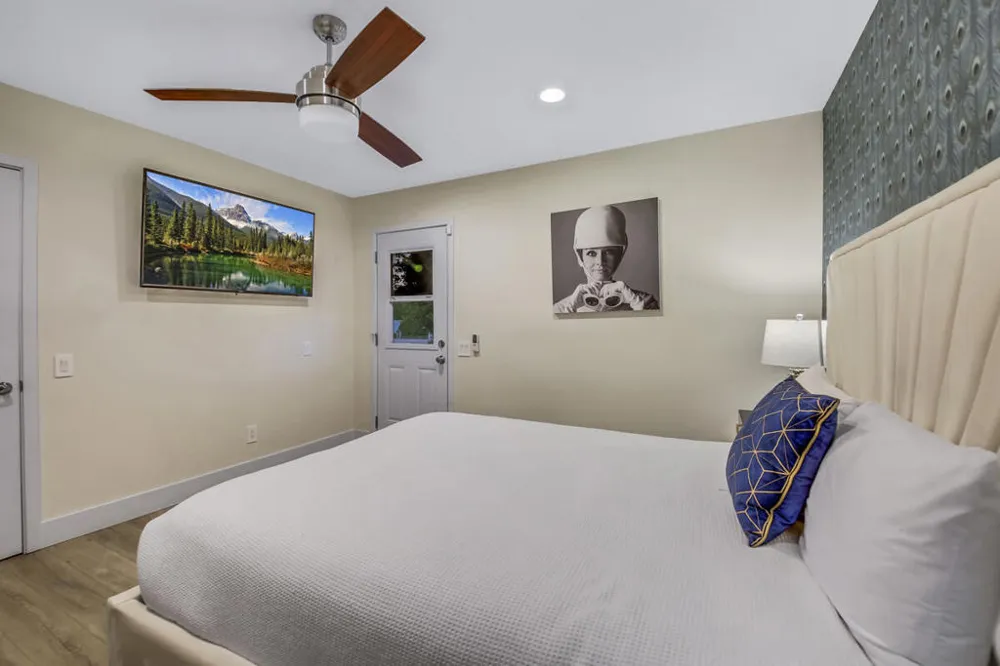2230 Tamarisk Road Palm Springs, CA 92262