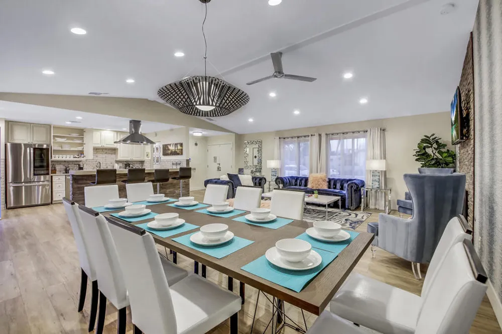 2230 Tamarisk Road Palm Springs, CA 92262