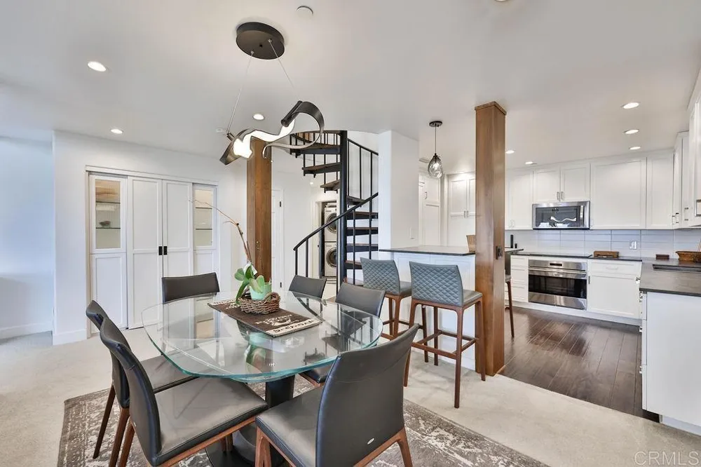 1099 1st #420 Coronado, CA 92118