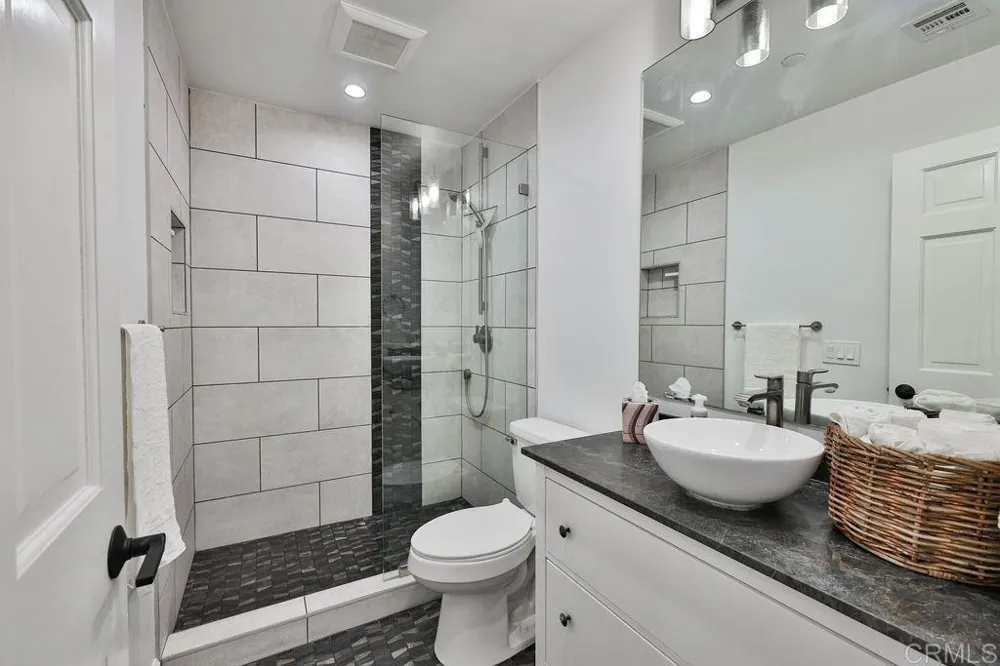 1099 1st #420 Coronado, CA 92118