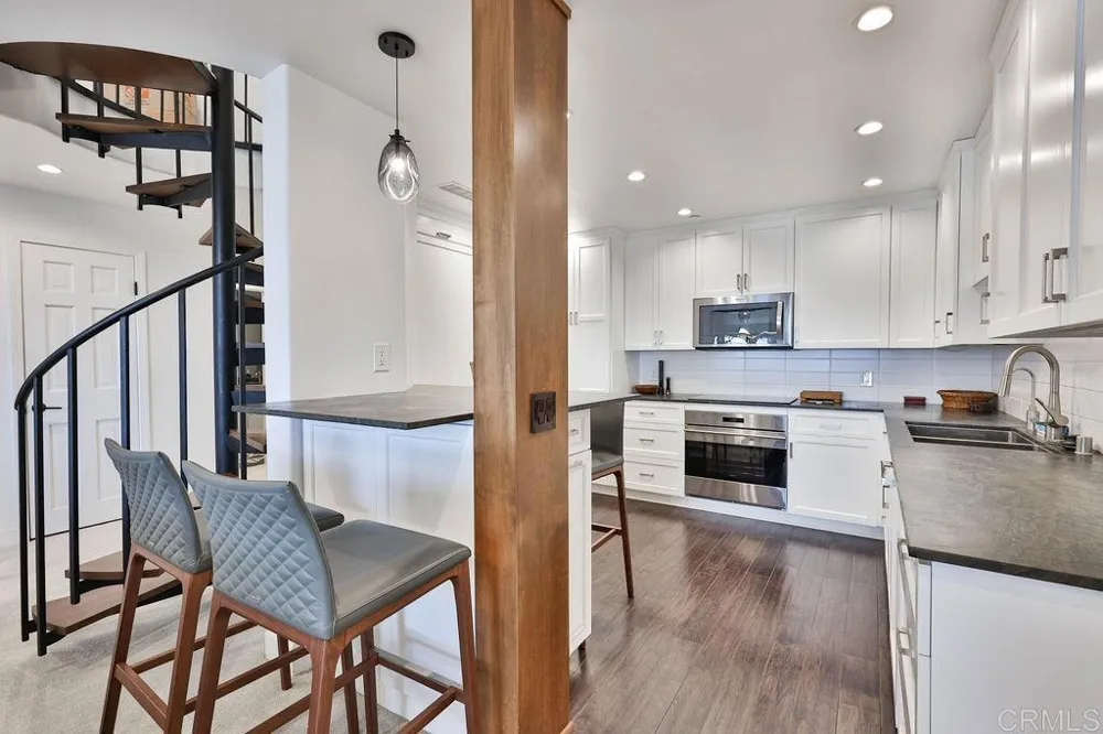 1099 1st #420 Coronado, CA 92118