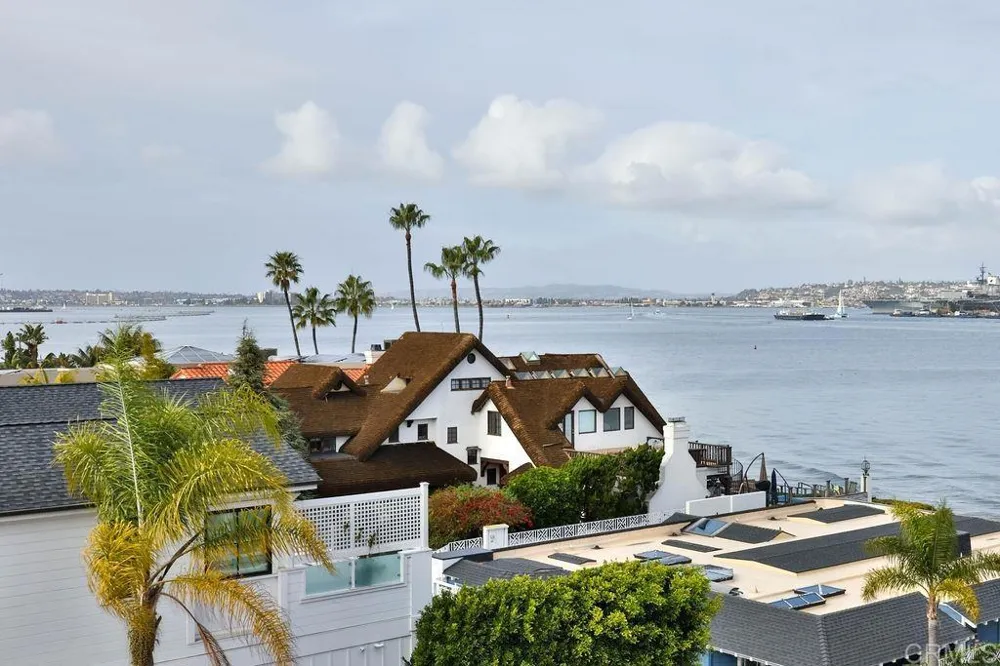 1099 1st #420 Coronado, CA 92118