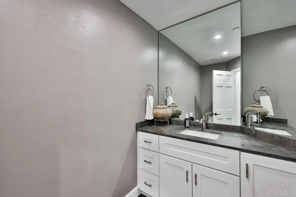 1099 1st #420 Coronado, CA 92118