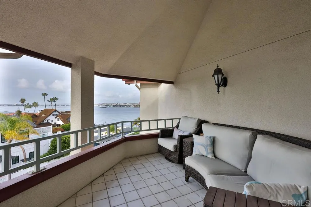 1099 1st #420 Coronado, CA 92118
