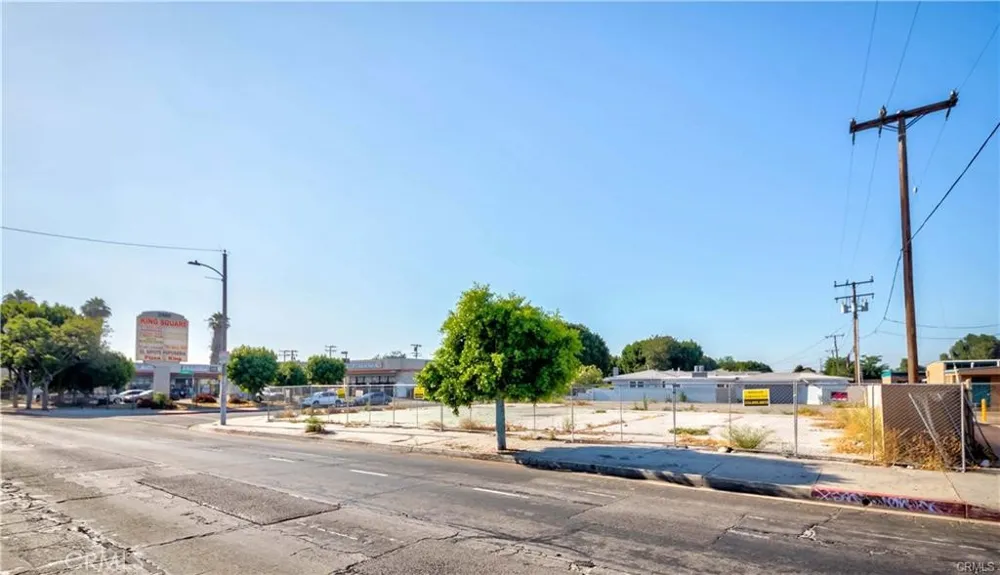 2416 E Alondra Compton, CA 90221