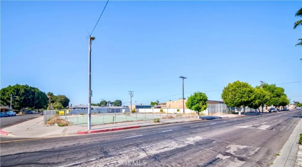 2416 E Alondra Compton, CA 90221