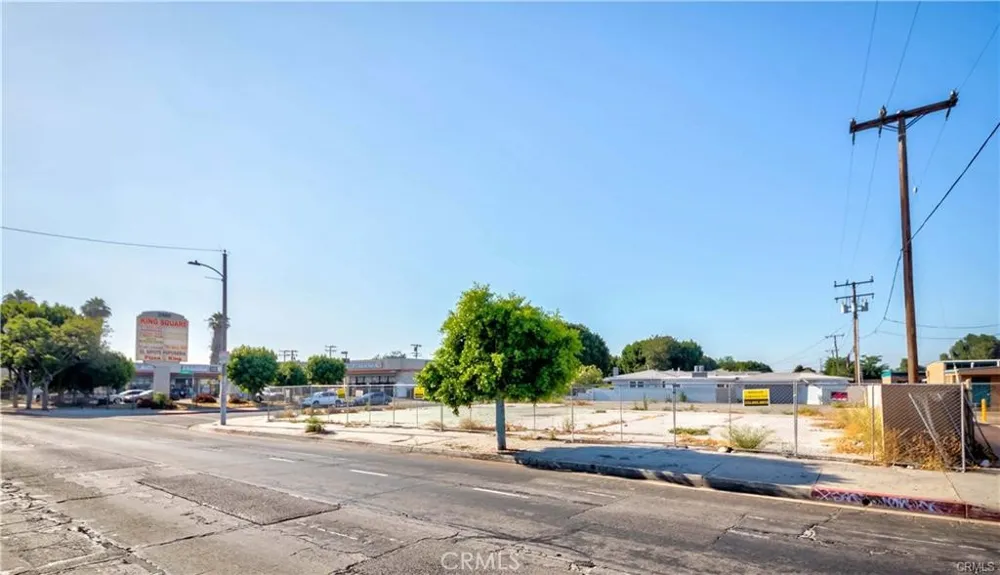 2416 E Alondra Compton, CA 90221