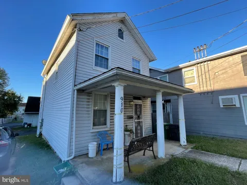 910 MONTGOMERY STREET #A