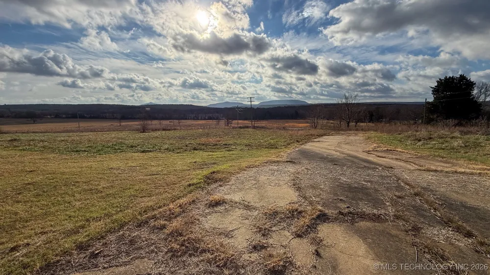 1100 Etchison Road Quinton, OK 74561