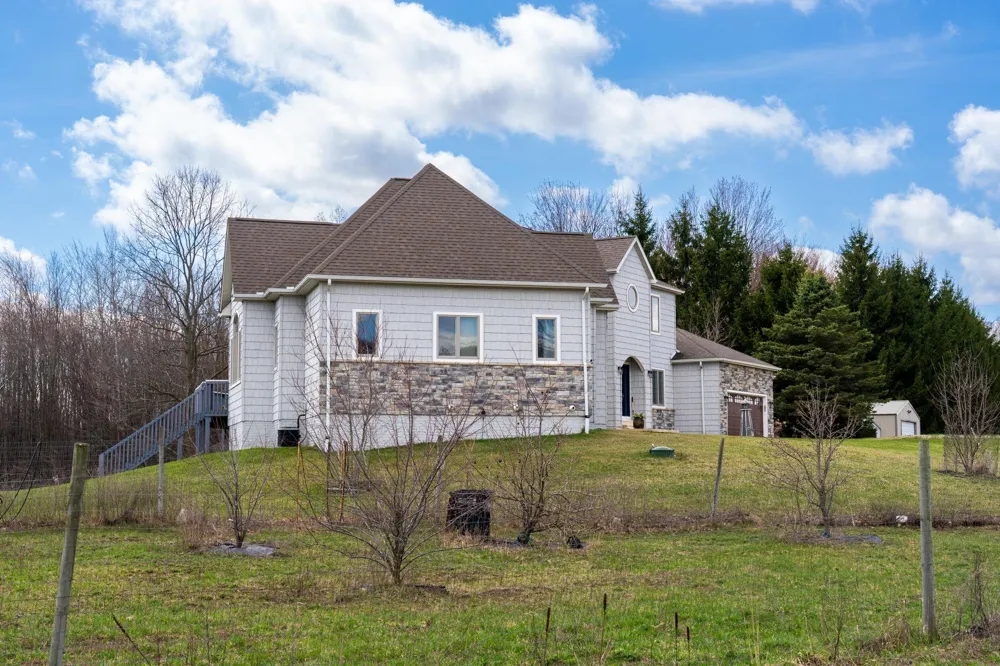 3195 S Rolland Road Broomfield Township, MI 49340