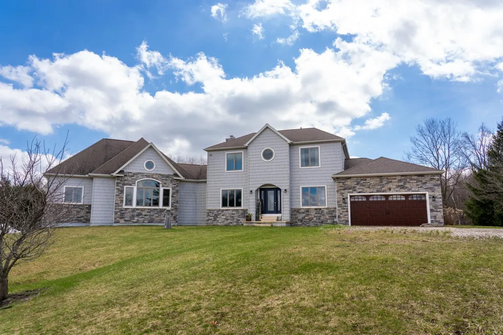 3195 S Rolland Road Broomfield Township, MI 49340