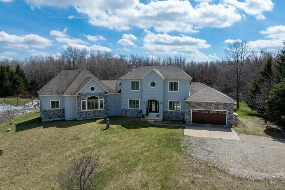 3195 S Rolland Road Broomfield Township, MI 49340
