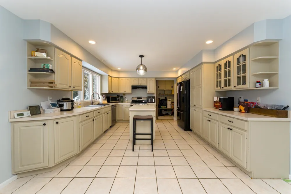 3195 S Rolland Road Broomfield Township, MI 49340