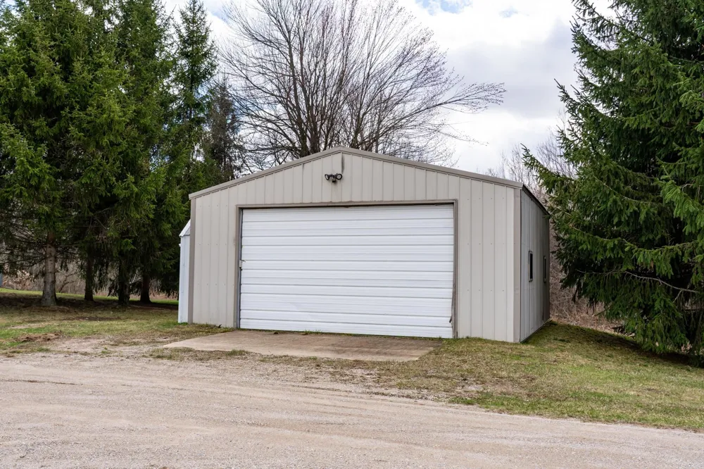 3195 S Rolland Road Broomfield Township, MI 49340
