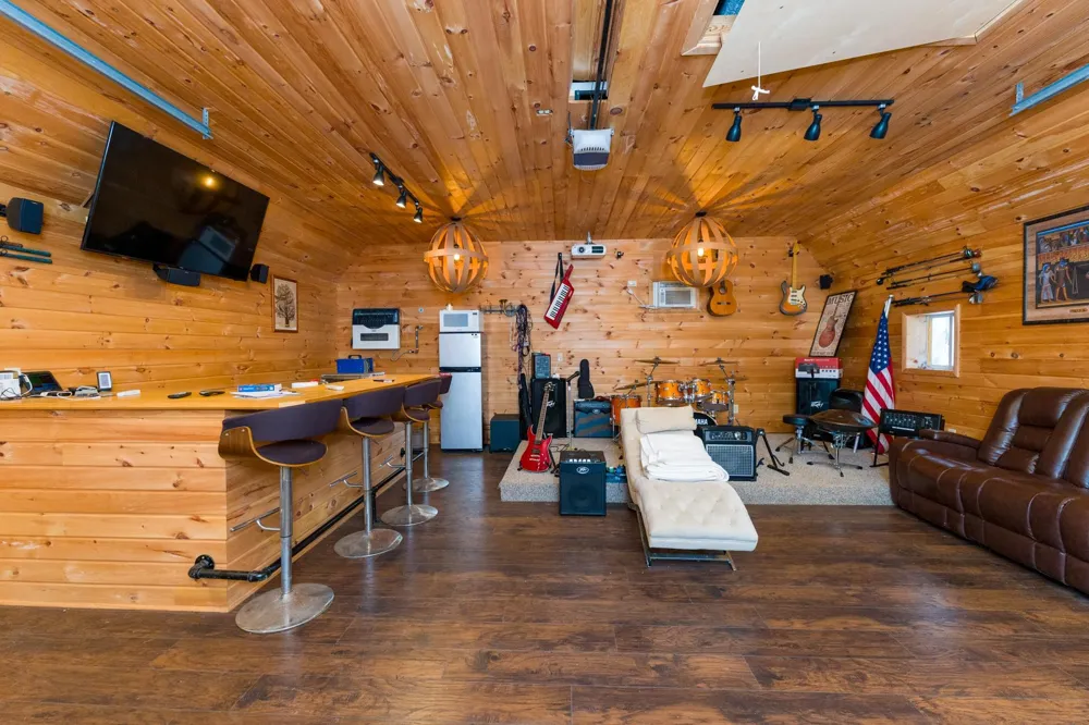 3195 S Rolland Road Broomfield Township, MI 49340