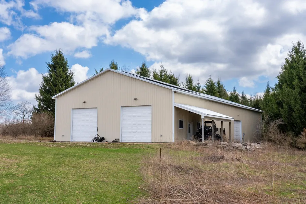 3195 S Rolland Road Broomfield Township, MI 49340