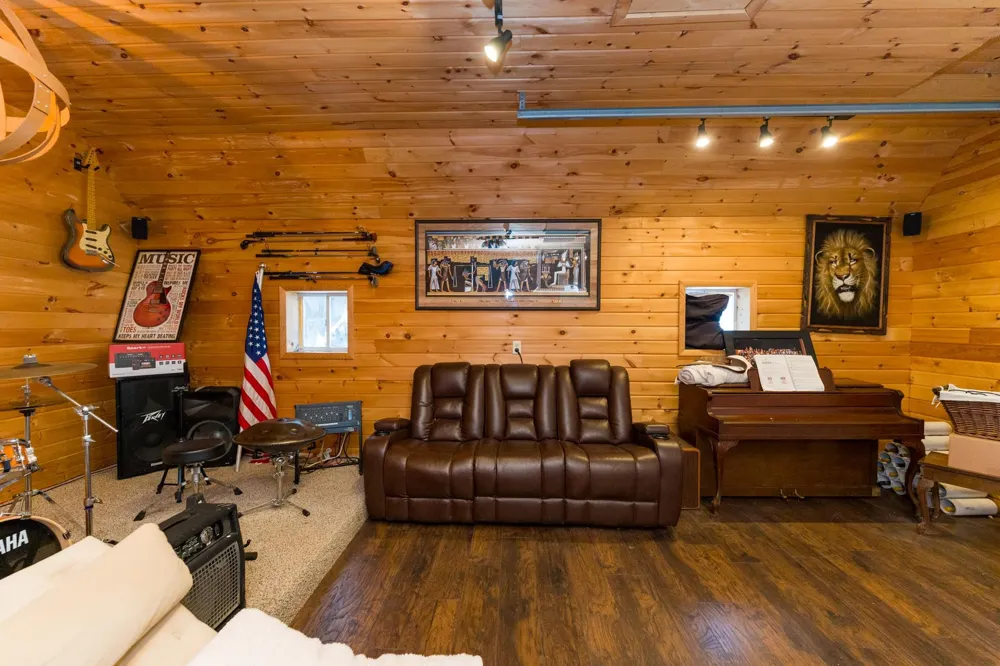 3195 S Rolland Road Broomfield Township, MI 49340