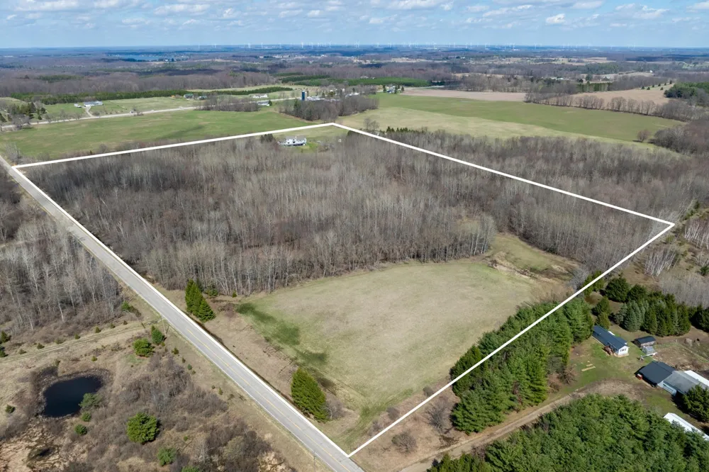 3195 S Rolland Road Broomfield Township, MI 49340