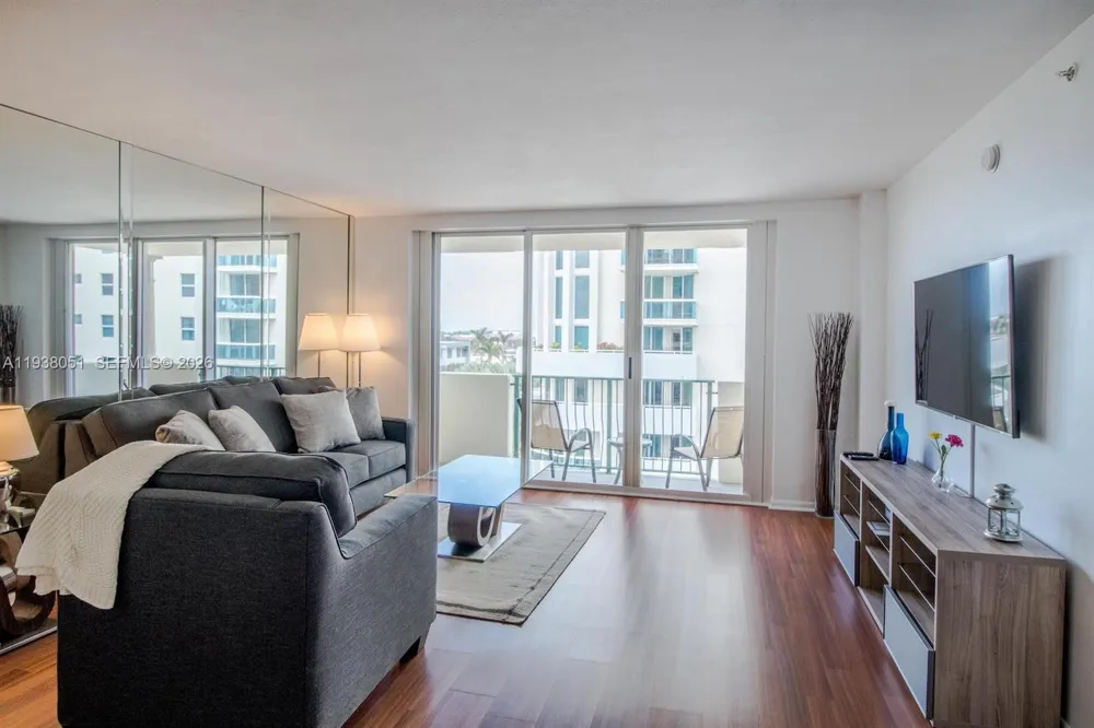 9195 Collins Ave #611