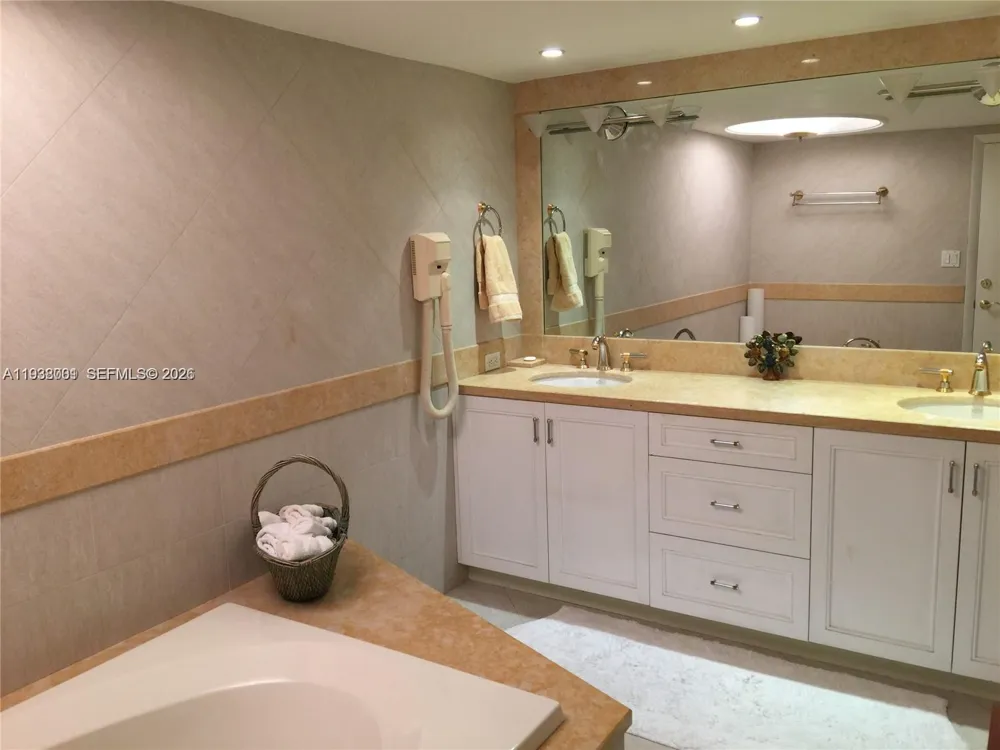1121 Crandon Blvd #F1107 Key Biscayne, FL 33149