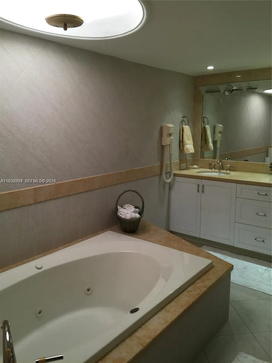 1121 Crandon Blvd #F1107 Key Biscayne, FL 33149