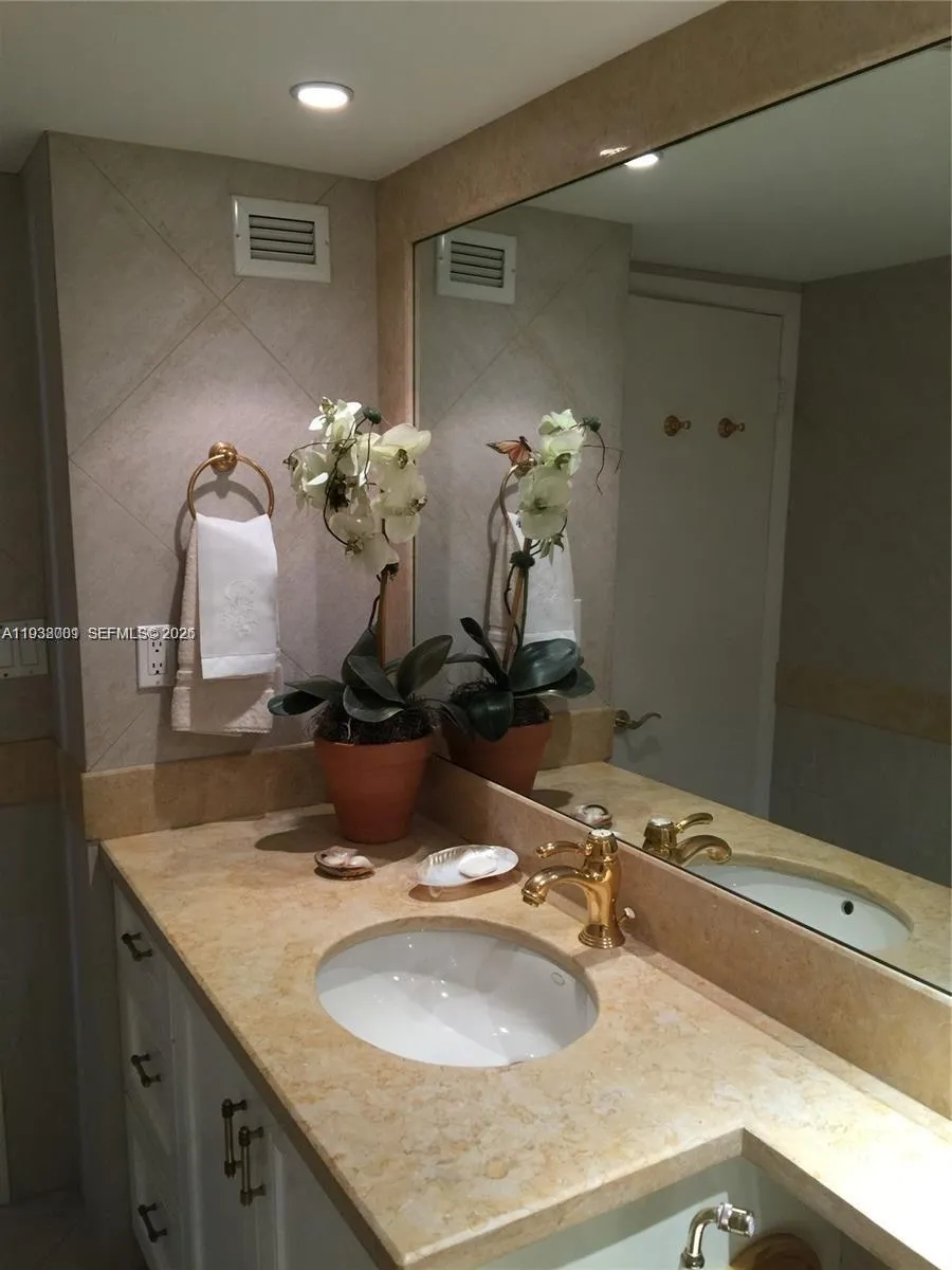 1121 Crandon Blvd #F1107 Key Biscayne, FL 33149