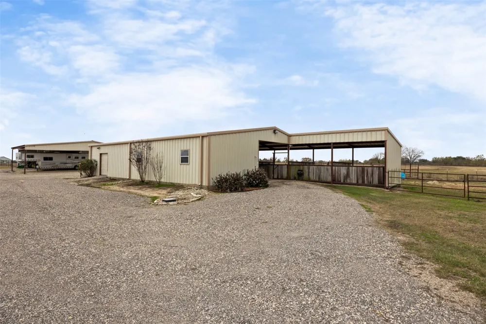 452 County Road 470 Chilton, TX 76632