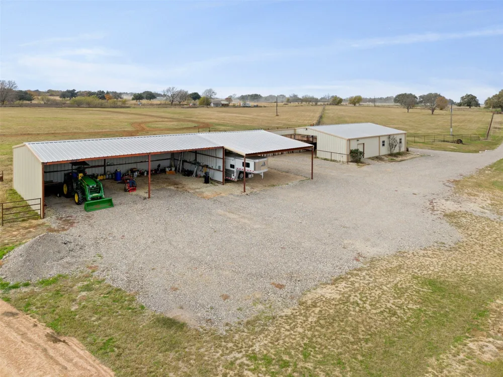 452 County Road 470 Chilton, TX 76632