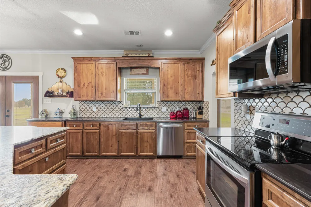 452 County Road 470 Chilton, TX 76632