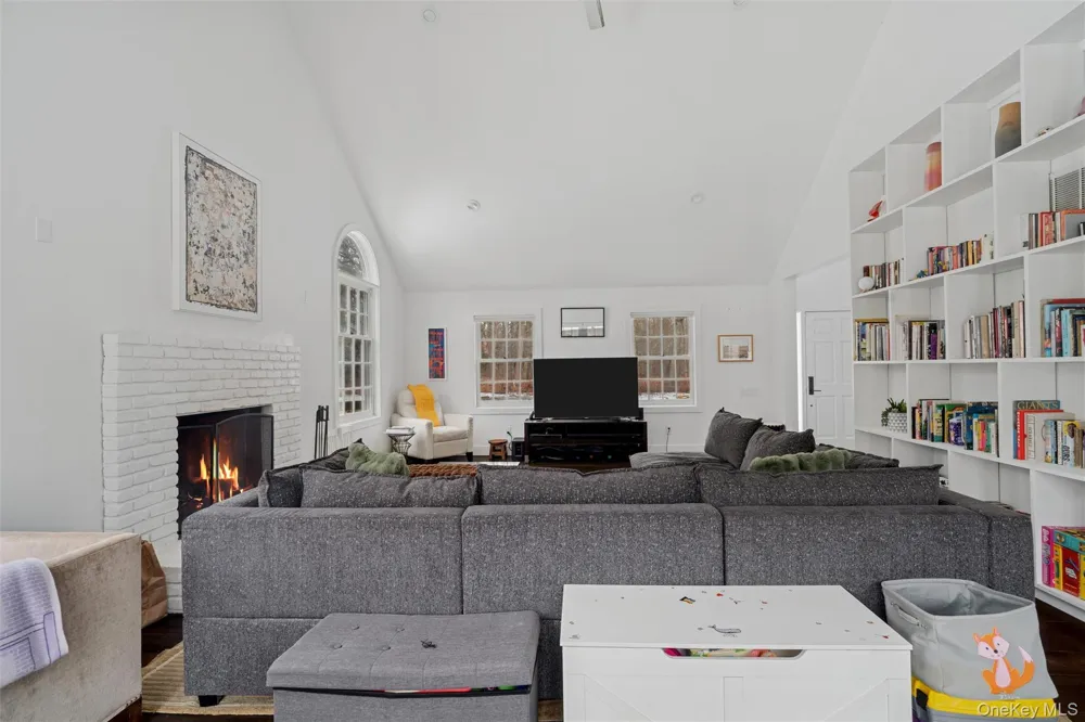 1008 Middle Line Hwy Sag Harbor, NY 11963