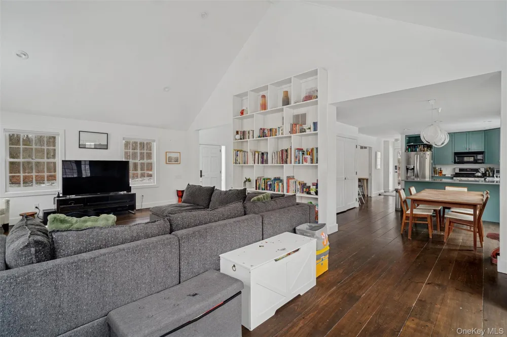 1008 Middle Line Hwy Sag Harbor, NY 11963