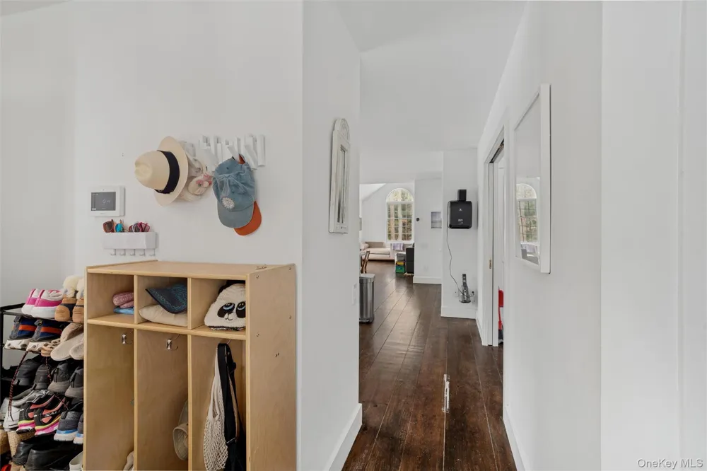 1008 Middle Line Hwy Sag Harbor, NY 11963