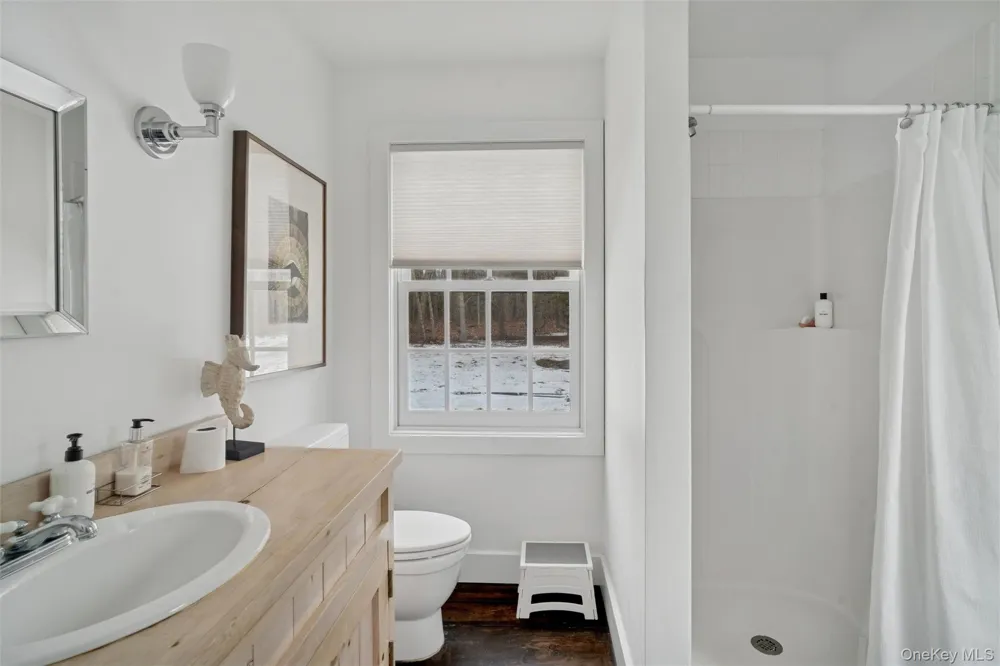 1008 Middle Line Hwy Sag Harbor, NY 11963
