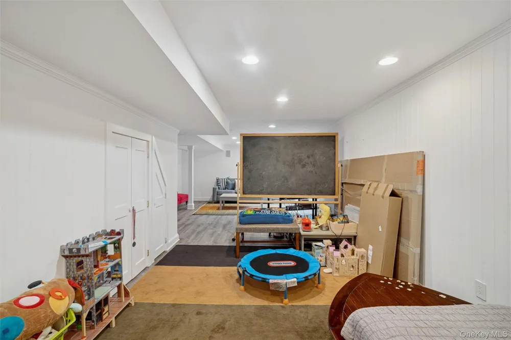 1008 Middle Line Hwy Sag Harbor, NY 11963