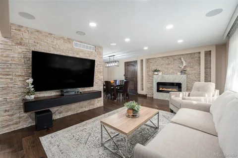 11921 W 70th Place