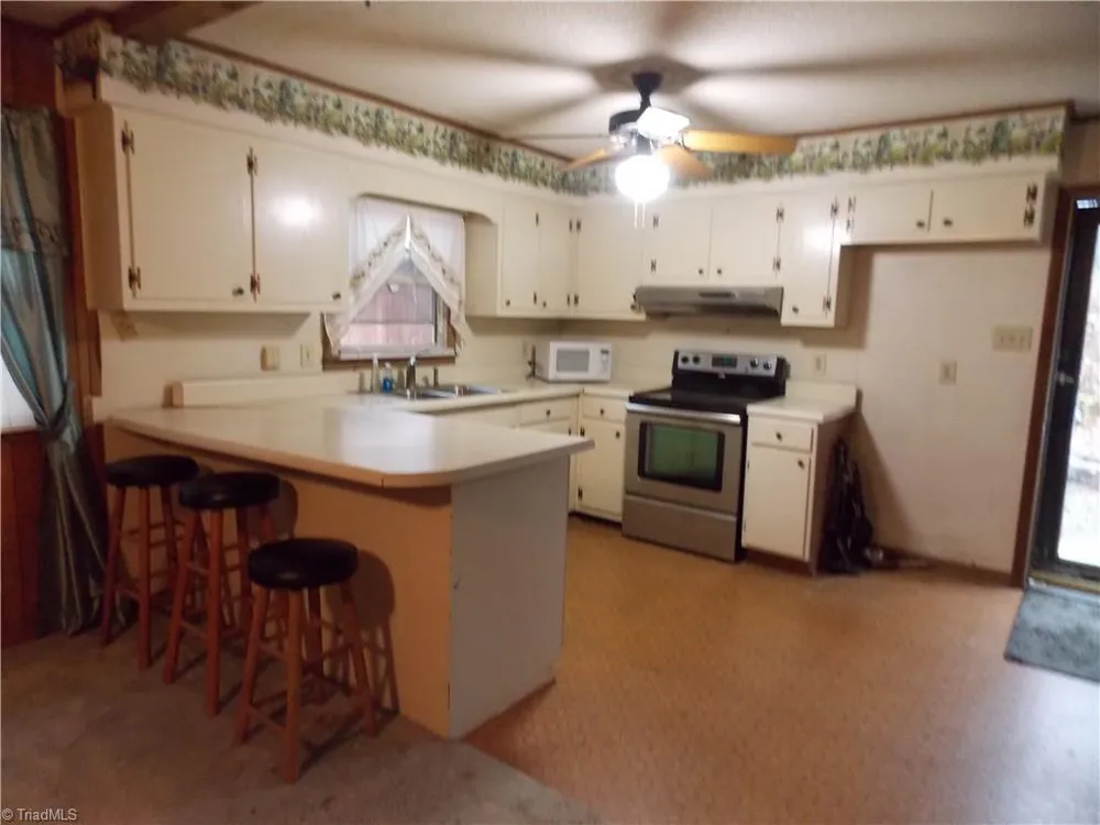 1004 Hillcroft Road Browns Summit, NC 27214