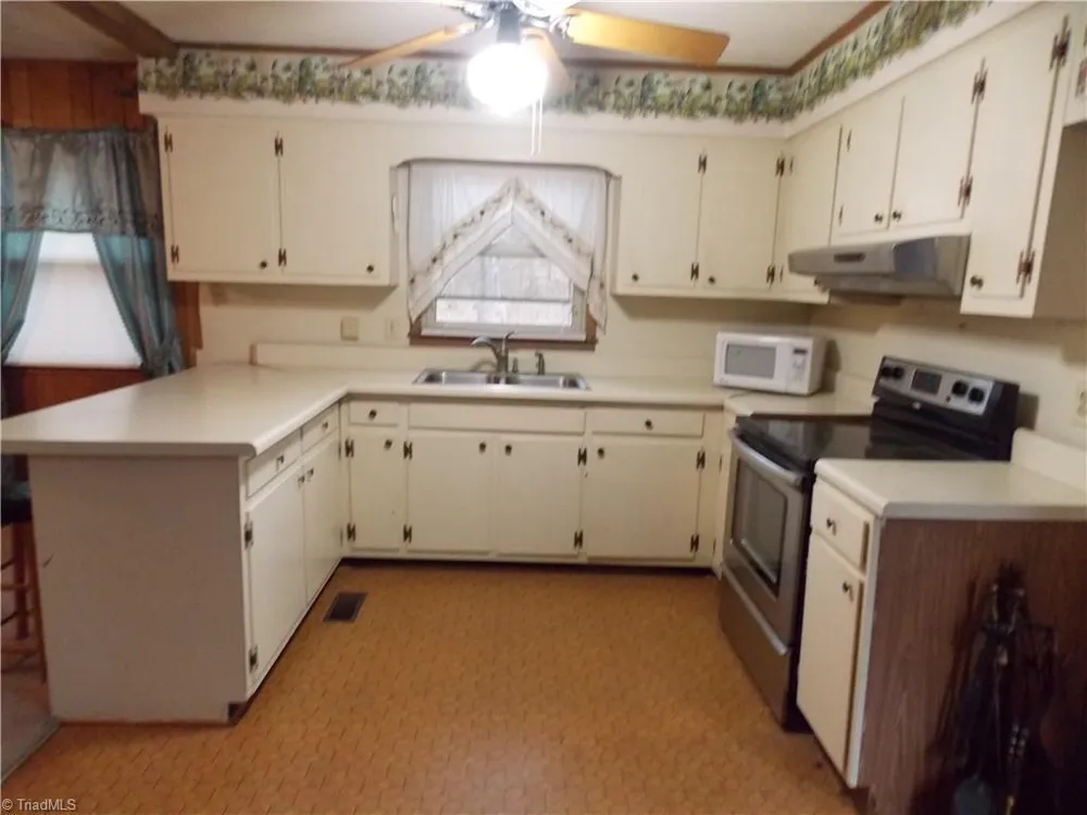 1004 Hillcroft Road Browns Summit, NC 27214