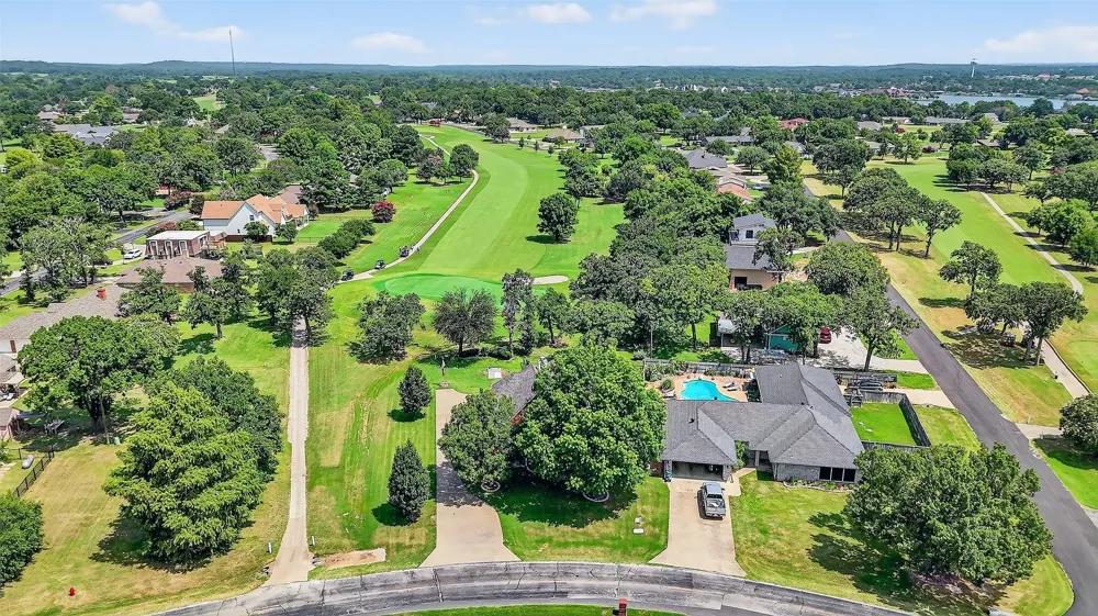 736 W Kiowa Drive Lake Kiowa, TX 76240