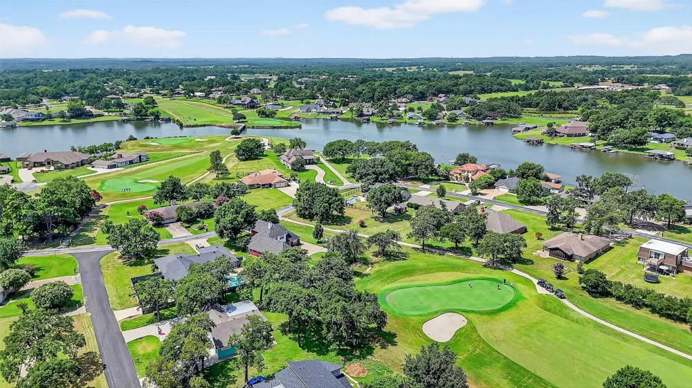 736 W Kiowa Drive Lake Kiowa, TX 76240