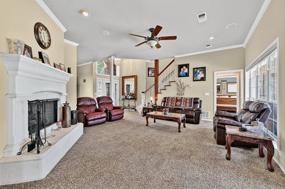 736 W Kiowa Drive Lake Kiowa, TX 76240