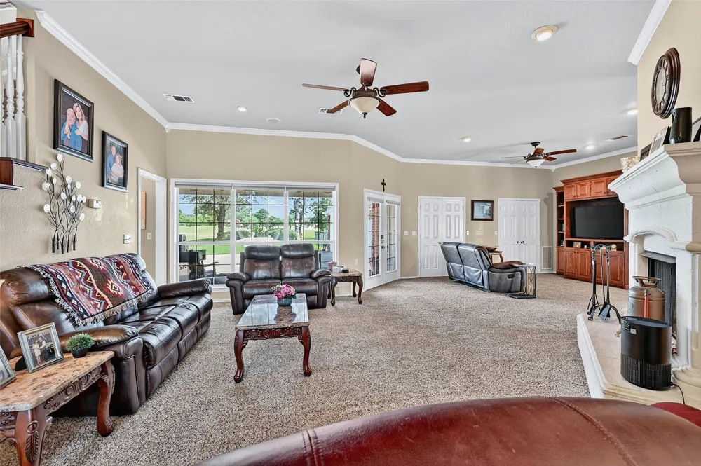 736 W Kiowa Drive Lake Kiowa, TX 76240