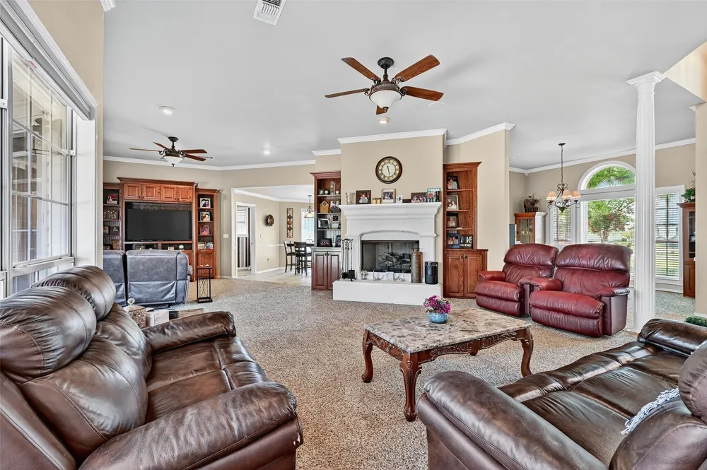 736 W Kiowa Drive Lake Kiowa, TX 76240