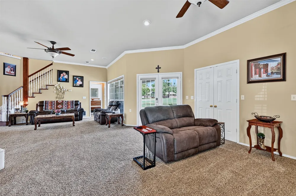 736 W Kiowa Drive Lake Kiowa, TX 76240