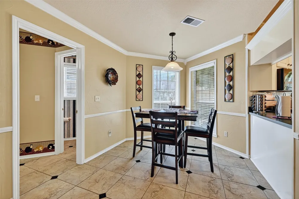 736 W Kiowa Drive Lake Kiowa, TX 76240