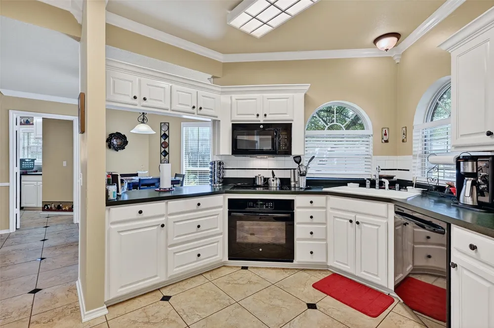 736 W Kiowa Drive Lake Kiowa, TX 76240