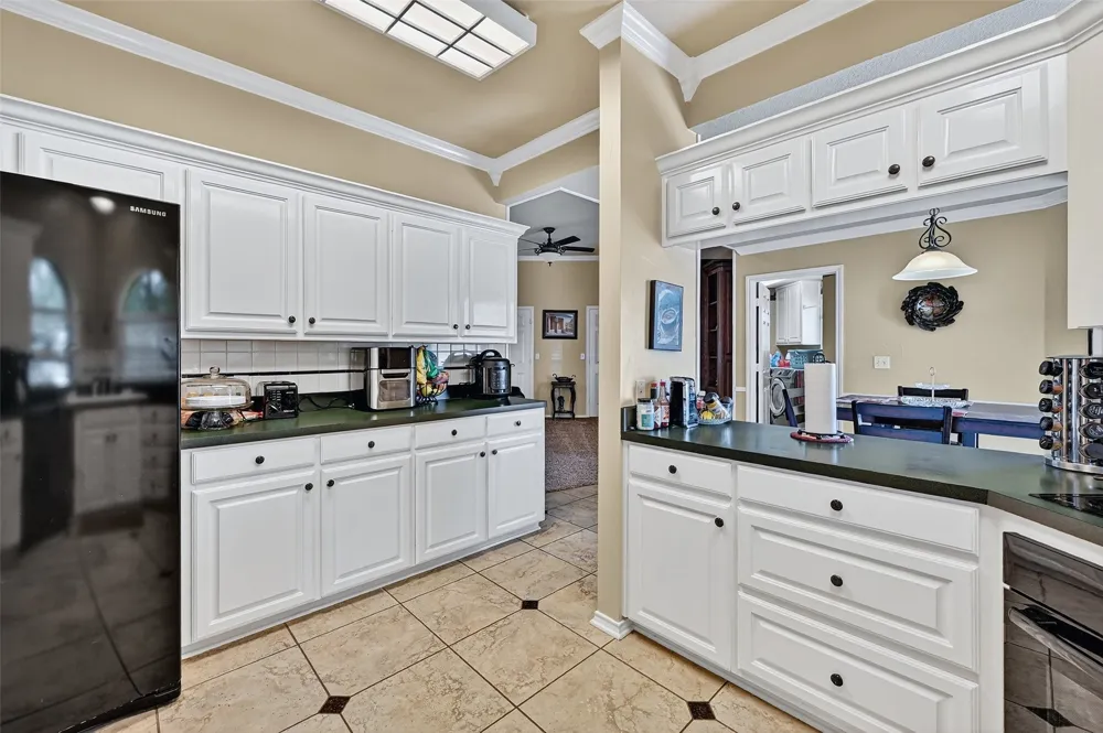 736 W Kiowa Drive Lake Kiowa, TX 76240